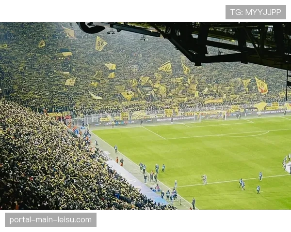 球迷文化：多特蒙德南看台在球队防守时统一指挥助威，成为威斯特法伦的独特风景